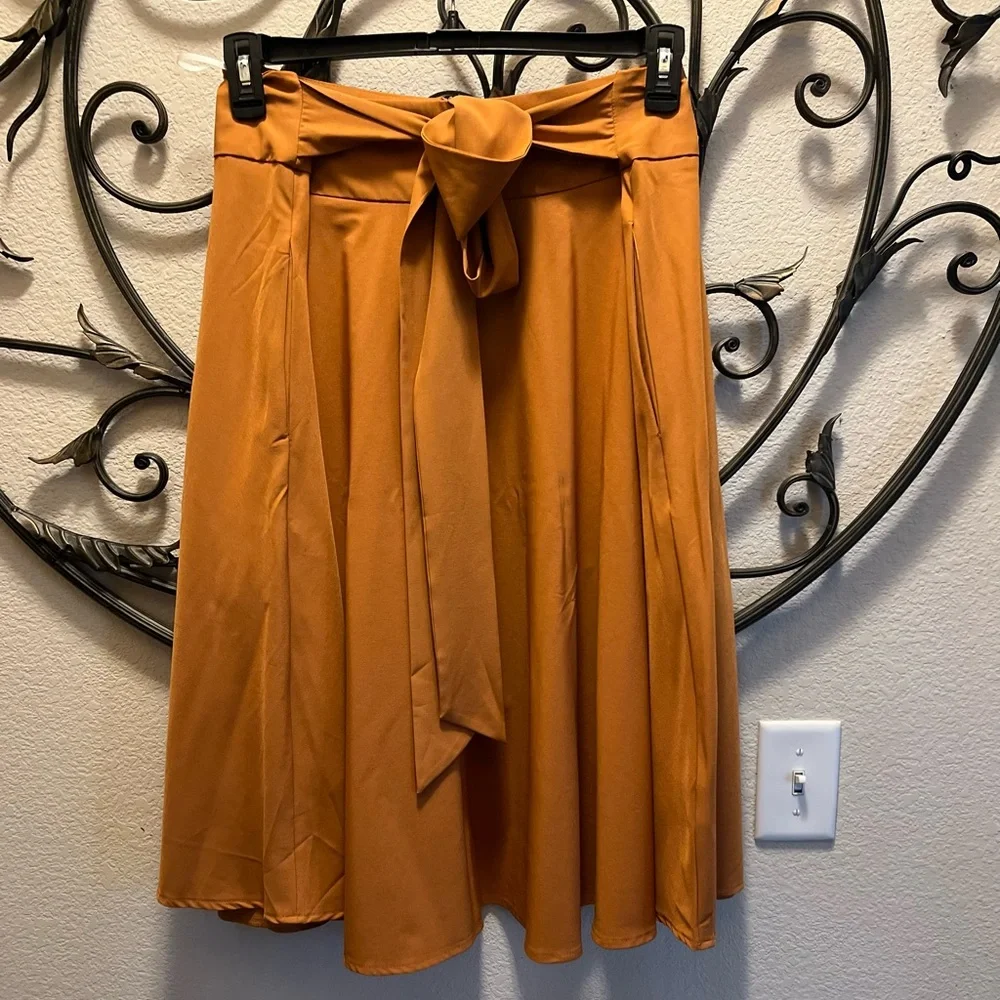 Beautiful flowing skirt with pockets! - Picture 1 of 5